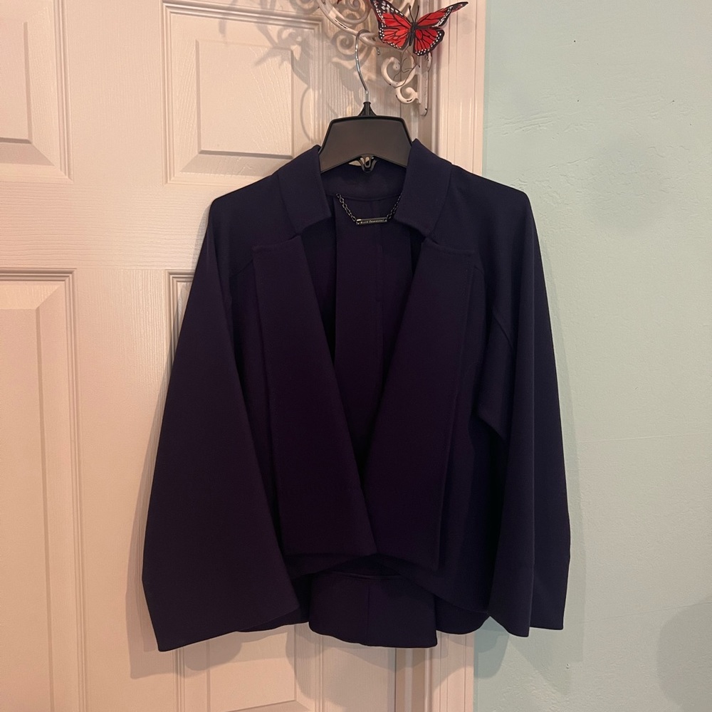 Elie Tahari cape